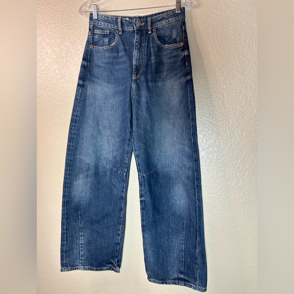 Zara Relaxed Fit Blue Jeans SIZE 0